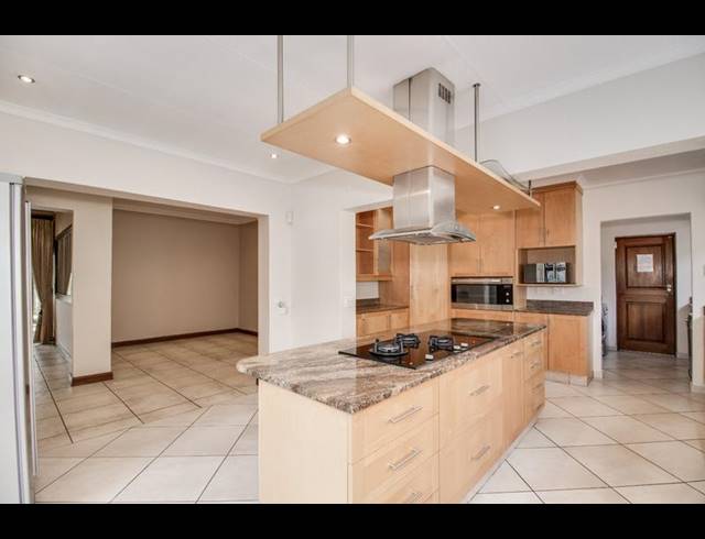 6 BEDROOM PROPERTY TO RENT IN FOURWAYS GARDENS
